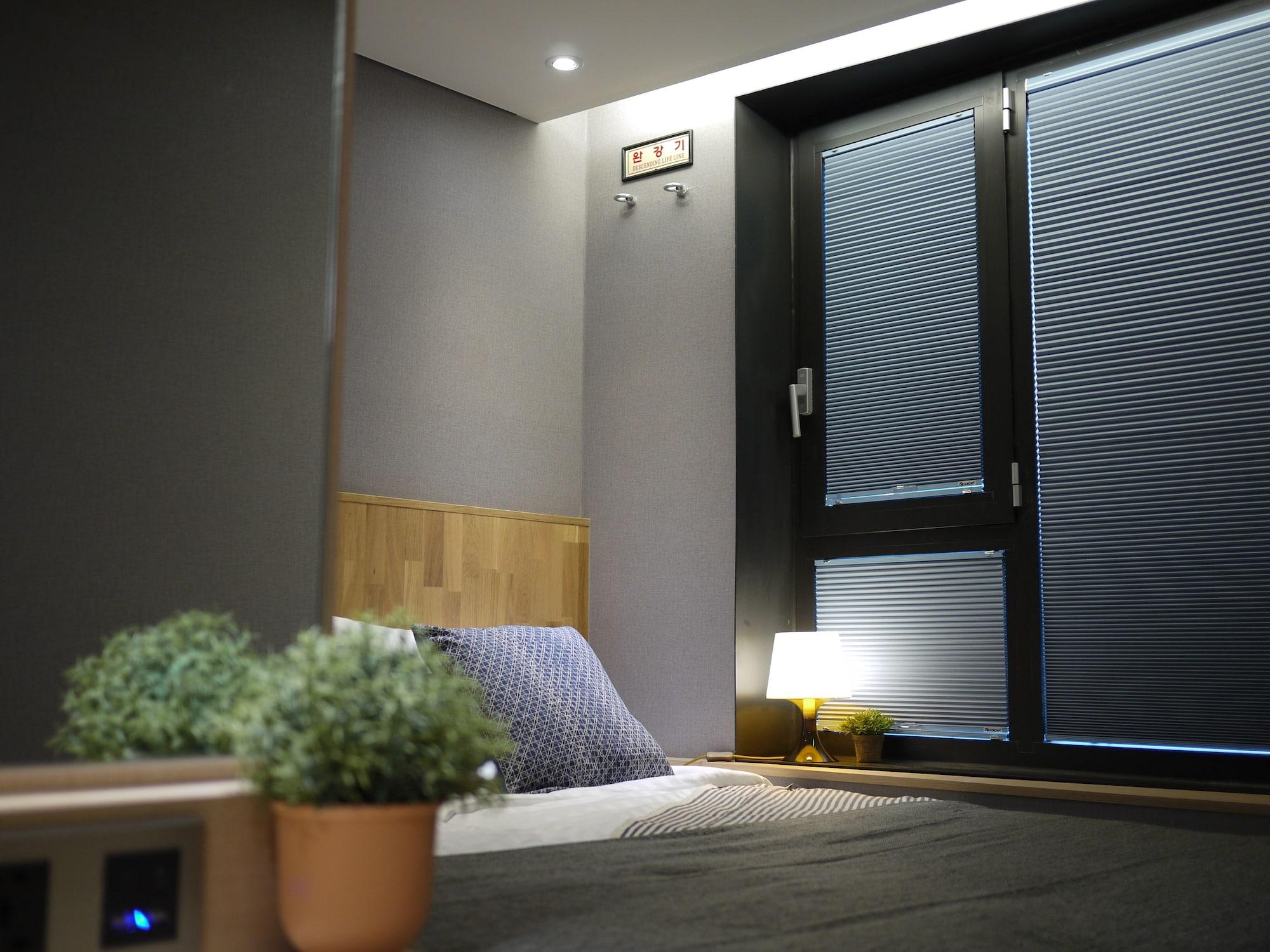 Hostel Cleo Seoul Hongdae Экстерьер фото