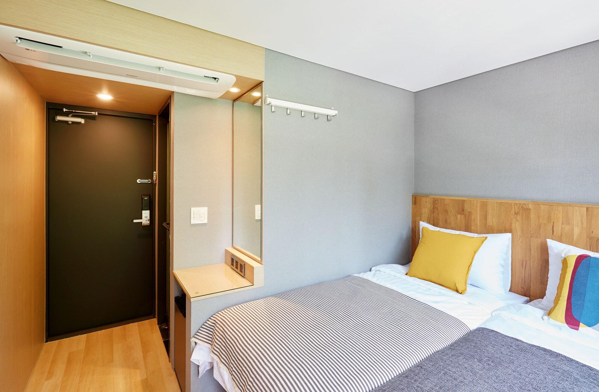 Hostel Cleo Seoul Hongdae Экстерьер фото