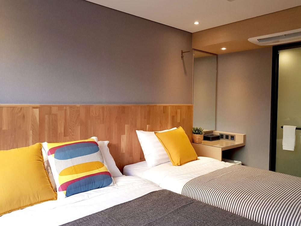 Hostel Cleo Seoul Hongdae Экстерьер фото