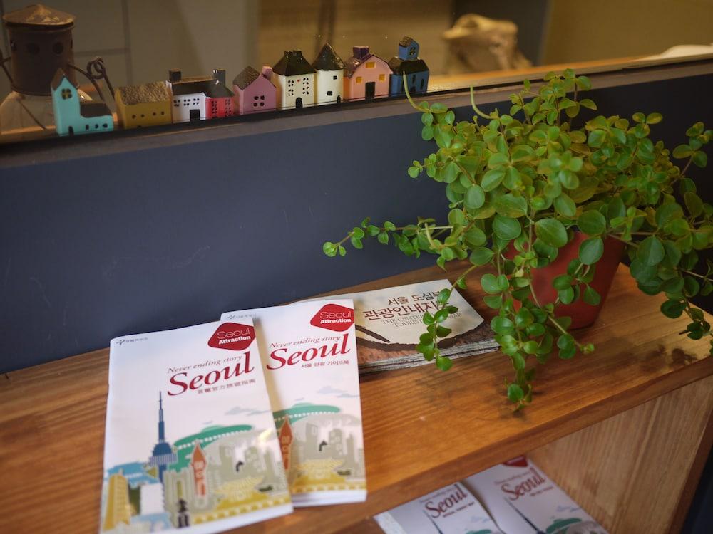 Hostel Cleo Seoul Hongdae Экстерьер фото