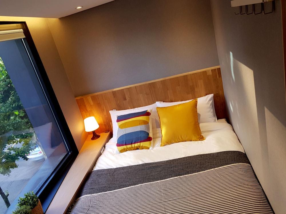 Hostel Cleo Seoul Hongdae Экстерьер фото