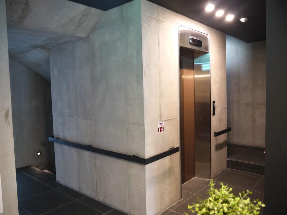 Hostel Cleo Seoul Hongdae Экстерьер фото