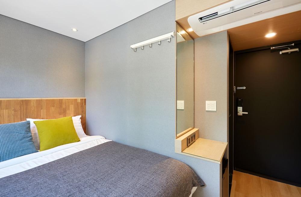 Hostel Cleo Seoul Hongdae Экстерьер фото