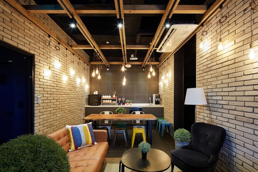 Hostel Cleo Seoul Hongdae Экстерьер фото