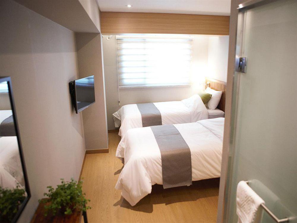 Hostel Cleo Seoul Hongdae Экстерьер фото