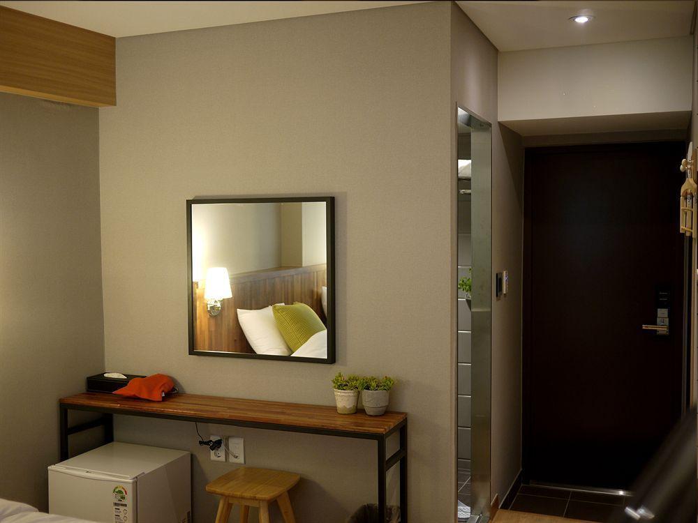 Hostel Cleo Seoul Hongdae Экстерьер фото
