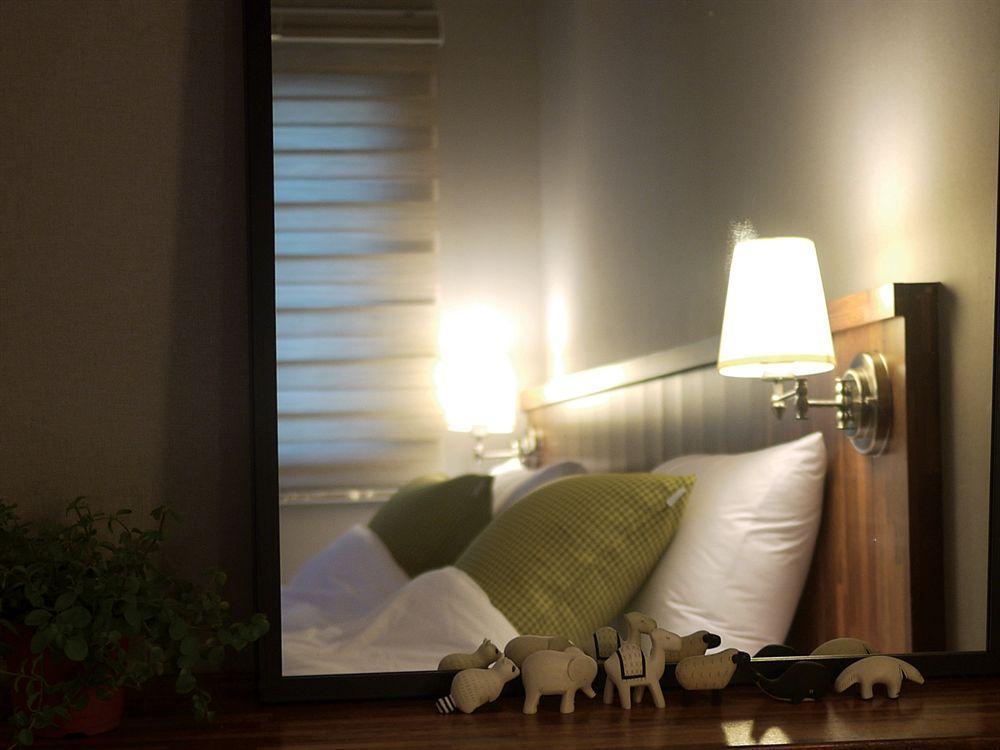 Hostel Cleo Seoul Hongdae Экстерьер фото