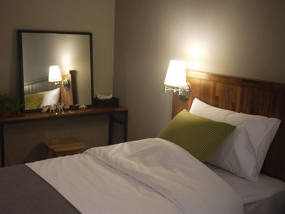 Hostel Cleo Seoul Hongdae Экстерьер фото