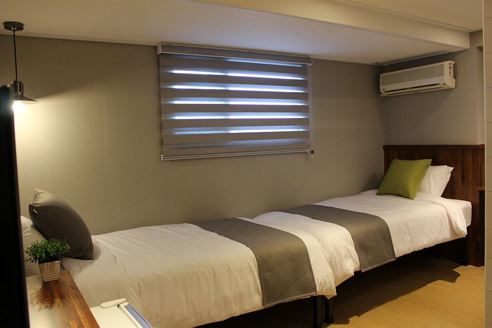 Hostel Cleo Seoul Hongdae Экстерьер фото