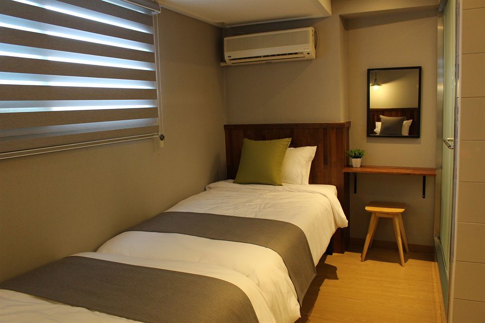 Hostel Cleo Seoul Hongdae Экстерьер фото